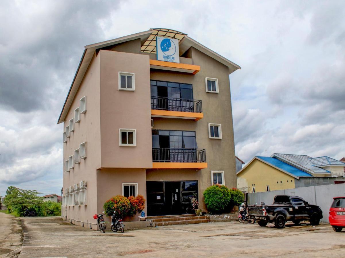 Oyo 90162 Remboelan Guest House Sungai Lutus Exterior photo