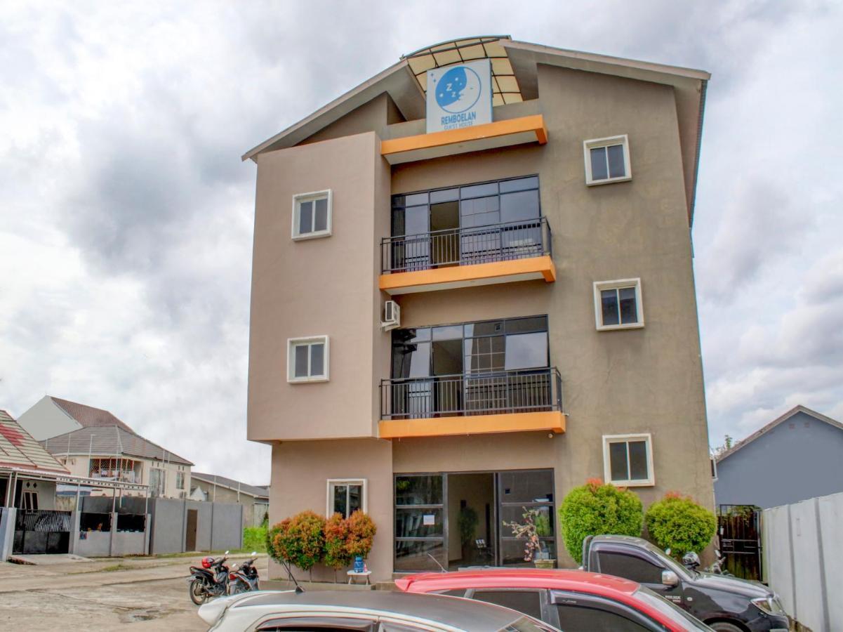 Oyo 90162 Remboelan Guest House Sungai Lutus Exterior photo