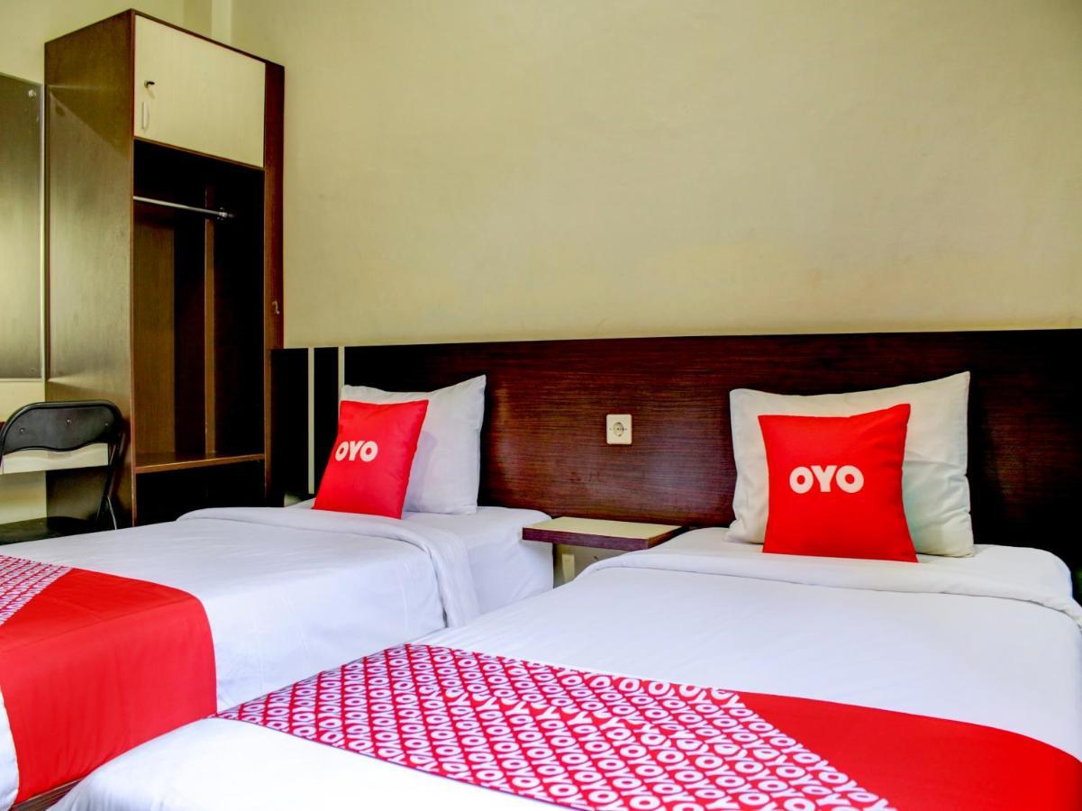Oyo 90162 Remboelan Guest House Sungai Lutus Exterior photo