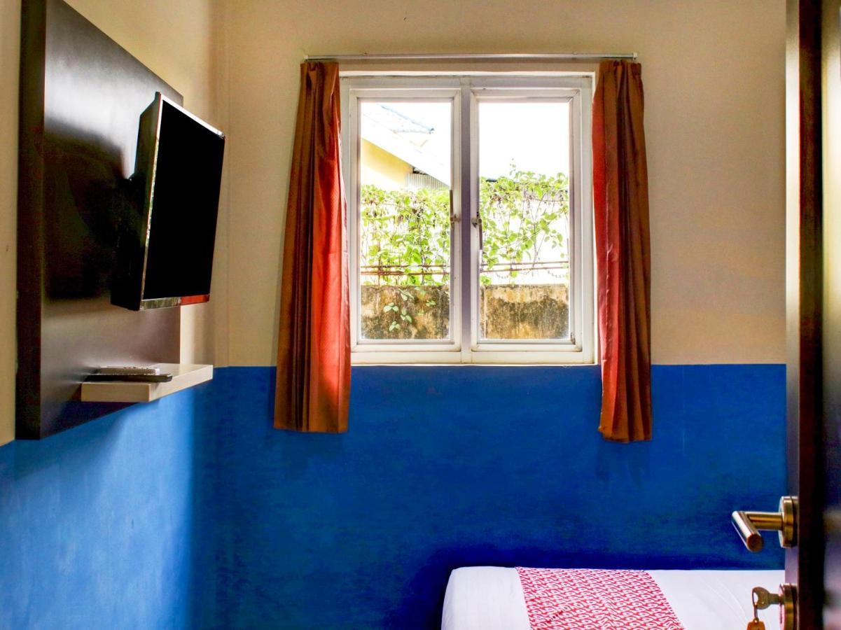 Oyo 90162 Remboelan Guest House Sungai Lutus Exterior photo